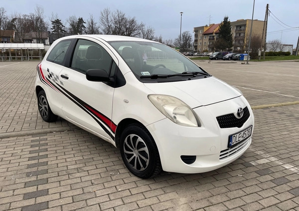 Toyota Yaris cena 9900 przebieg: 286000, rok produkcji 2006 z Paczków małe 37